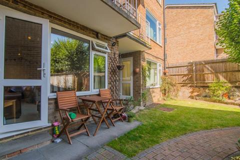 5, Hillside Court Crescent Road, Kingston Upon Thames, KT2 7RH