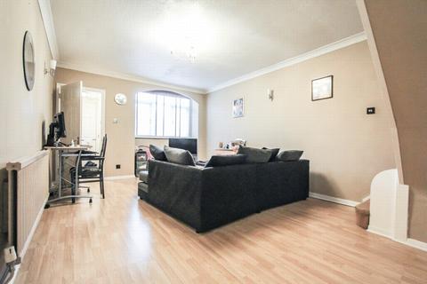 33 Burnham Gardens, Hayes, UB3 1RB