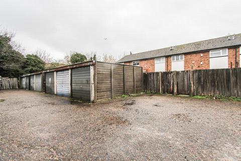 33 Burnham Gardens, Hayes, UB3 1RB