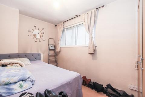 33 Burnham Gardens, Hayes, UB3 1RB