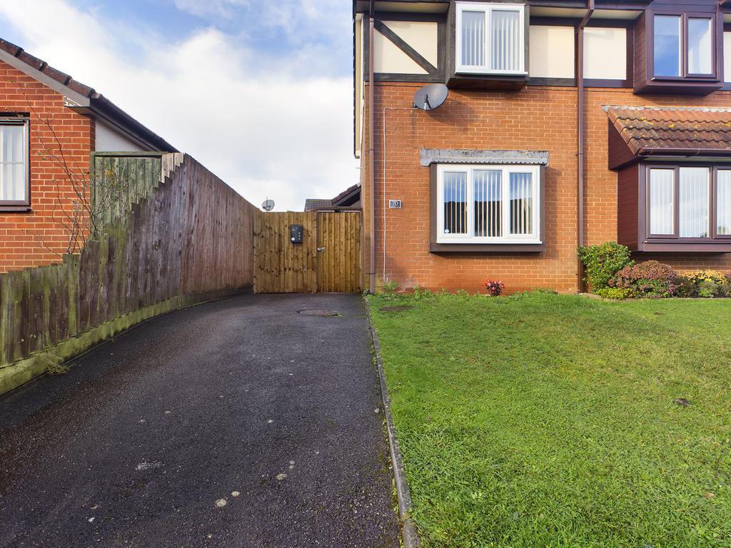 Mulberry Close, Paignton 2 bed semidetached house £750 pcm (£173 pw)