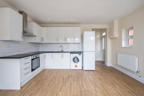 1 bedroom flat to rent, Queens Place, Ascot