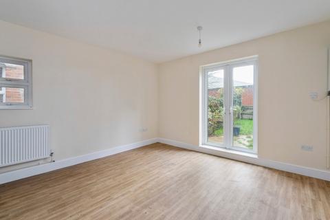 1 bedroom flat to rent, Queens Place, Ascot