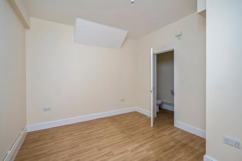 1 bedroom flat to rent, Queens Place, Ascot