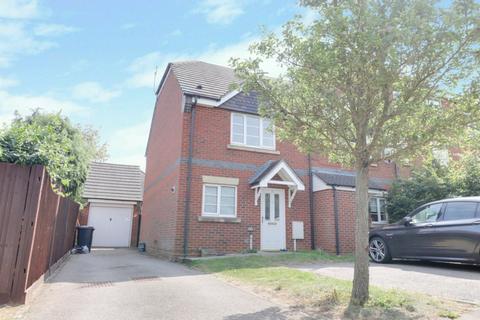 2 Clover Field, Northampton, NN4 5DB