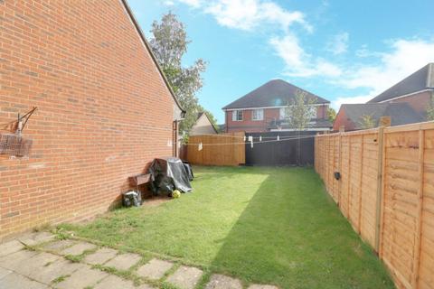 2 Clover Field, Northampton, NN4 5DB