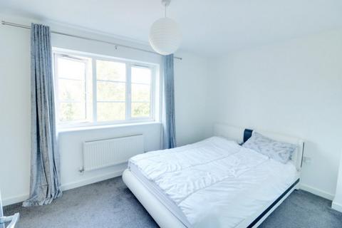 2 Clover Field, Northampton, NN4 5DB