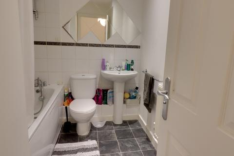 2 Clover Field, Northampton, NN4 5DB