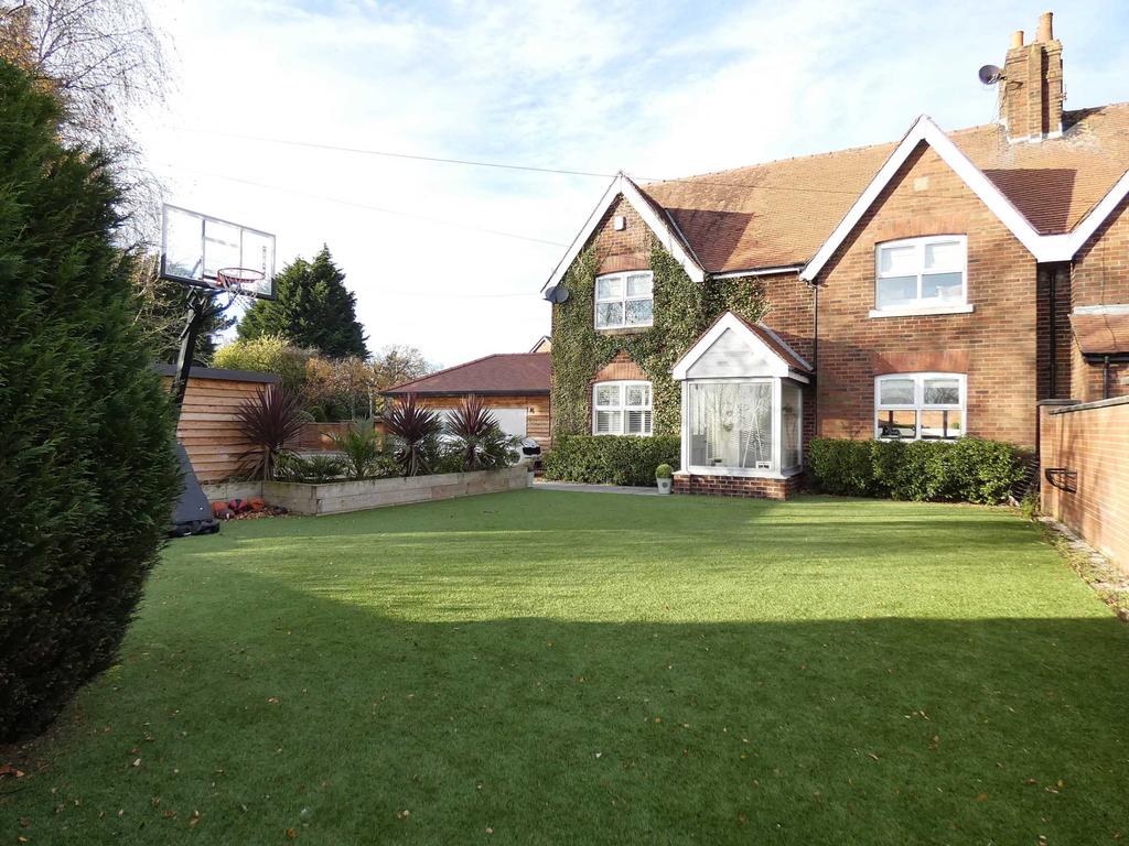 1 Lodge Farm Cottages, Preston Road, Lytham 5 bed semidetached house