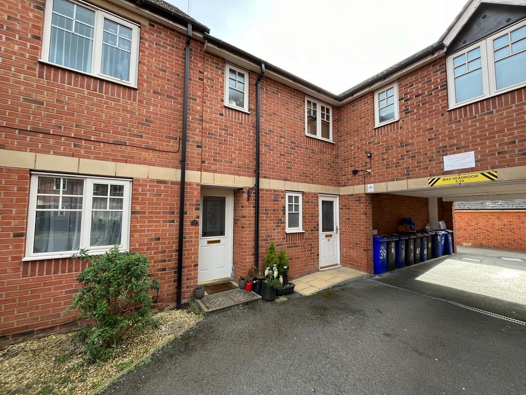 Caroline Court, BurtonOnTrent, DE14 2 bed flat £700 pcm (£162 pw)