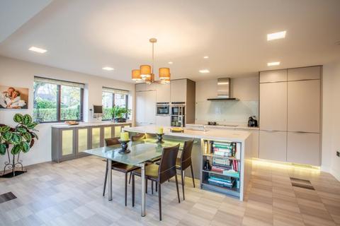 2 Fitzalan Road, Claygate, Esher, KT10 0LX