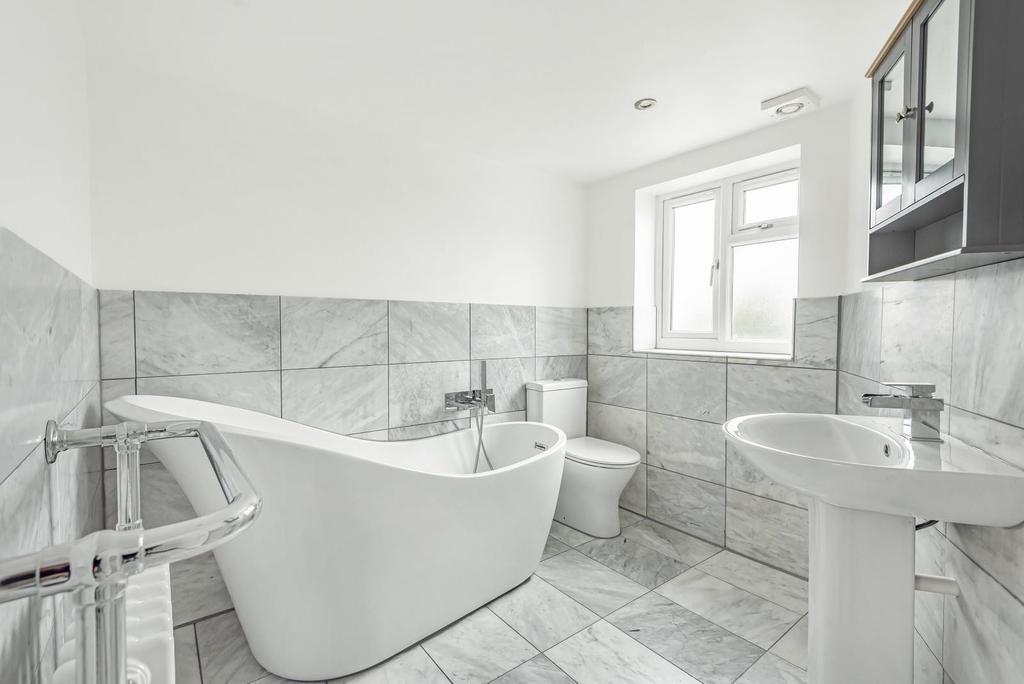 Groveland Way, New Malden, KT3 5 bed semidetached house £3,000 pcm