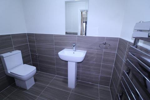 3 bedroom detached house to rent - Aldersbrook Road, LONDON, E12 5DH