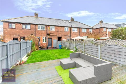 82 Knott Lanes, Oldham, OL8 3JA