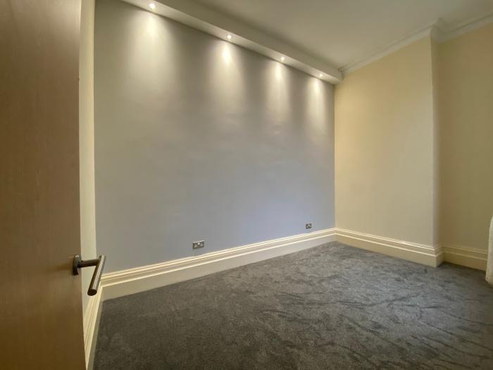 Flat 5, 39 West Cliff