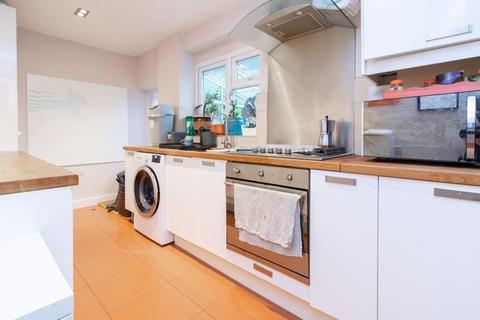 2 Bourne View, Kenley, CR8 5AD