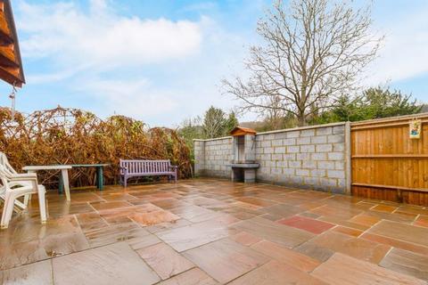 2 Bourne View, Kenley, CR8 5AD
