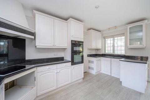 Birkholme Leigh Place, Cobham, KT11 2HL