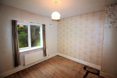 86 Roils Head Road, Halifax, HX2 0LH