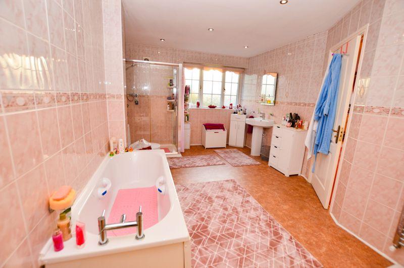 Jack & jill ensuite