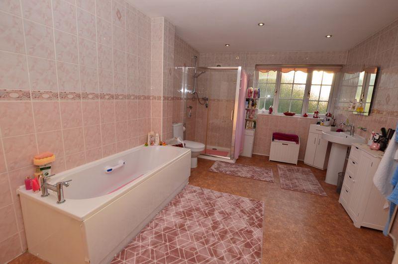 Jack & jill ensuite