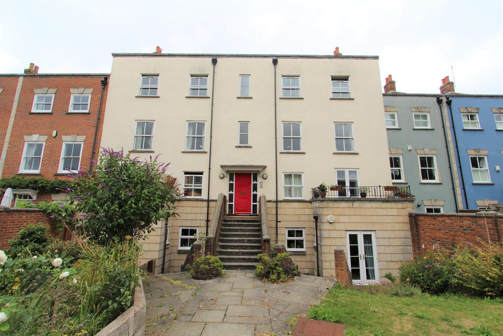 Kingsdown Parade, Bristol 2 bed flat £935 pcm (£216 pw)