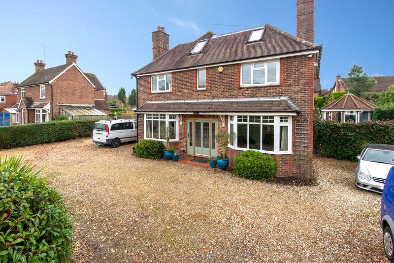 Pondtail Road, Horsham 6 bed detached house £975,000