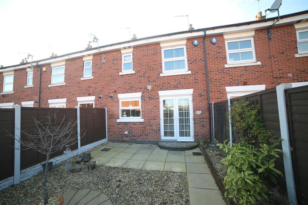 Brunswick Terrace, Stafford, ST16 1BB 3 bed terraced house £200,000