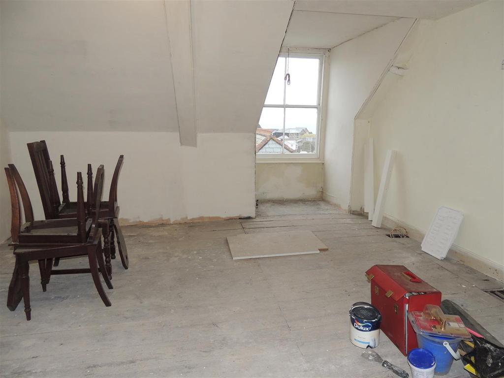 Bedroom One/Lounge: