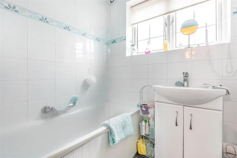 175 Browning Avenue, Worcester Park, KT4 8LB