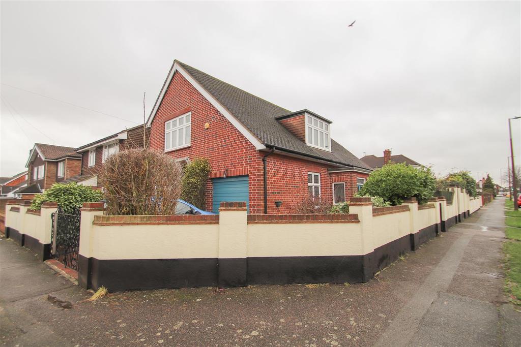 Prittlewell Chase, WestcliffOnSea 3 bed detached house £425,000