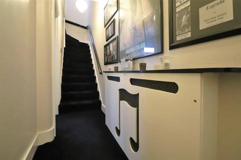 31 Oak Road, Erith, DA8 2NL