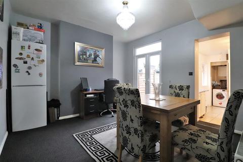 31 Oak Road, Erith, DA8 2NL