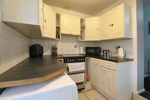 31 Oak Road, Erith, DA8 2NL