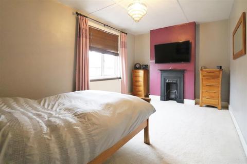 31 Oak Road, Erith, DA8 2NL