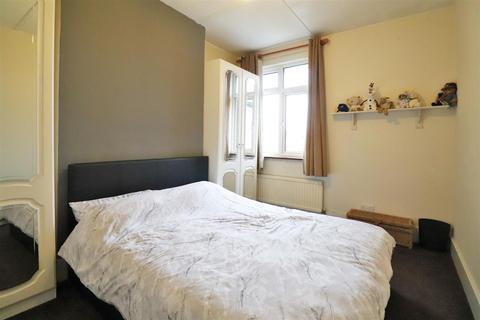 31 Oak Road, Erith, DA8 2NL