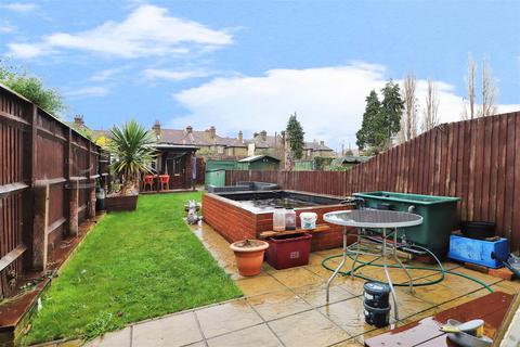 31 Oak Road, Erith, DA8 2NL