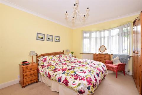 14 Aldwick Crescent, Worthing, BN14 0AR