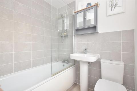 21 Gladiolus Grove, Worthing, BN13 3GU