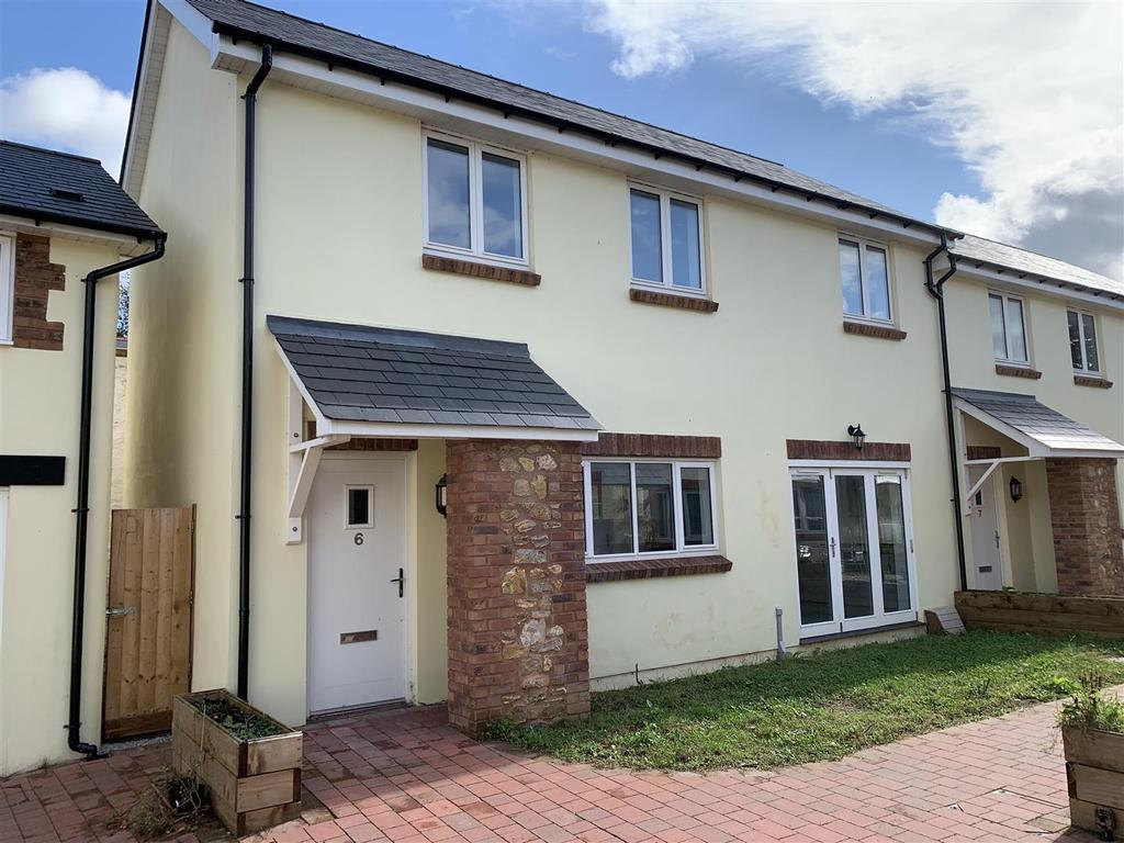 Kings Row, Honiton 3 bed terraced house £825 pcm (£190 pw)
