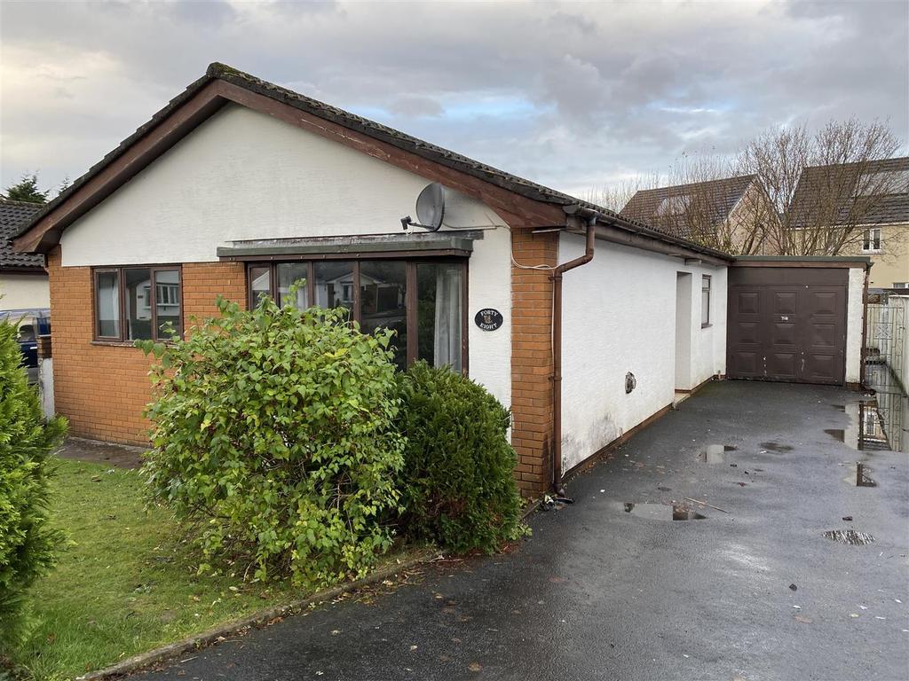 Llwyn Y Bryn, Bonllwyn, Ammanford 3 bed detached bungalow £162,500