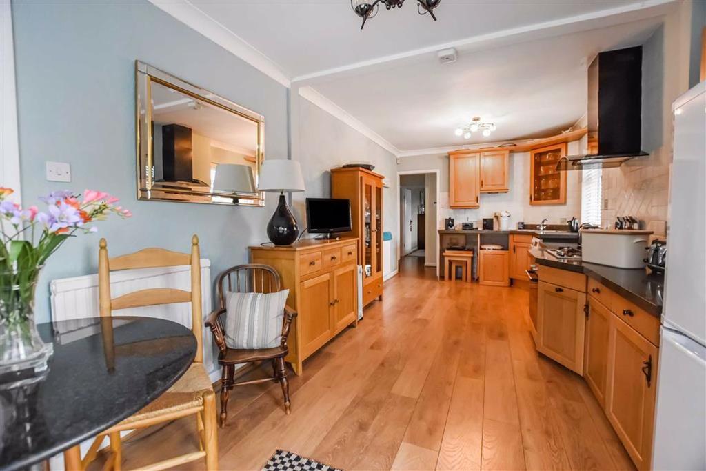 Carr Lane, Willerby, East Riding Of Yorkshire 3 bed detached bungalow