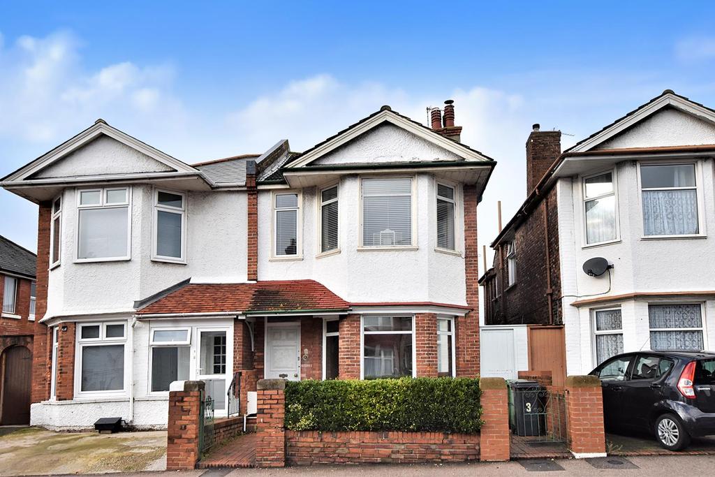 Cavendish Avenue, Eastbourne 3 bed semidetached house £320,000