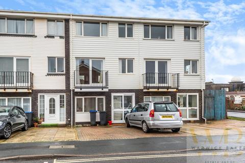 10 Flag Square, Shoreham-by-sea, BN43 5RZ