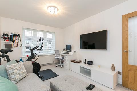 20/2 Hawkhill, Edinburgh, EH7 6LA
