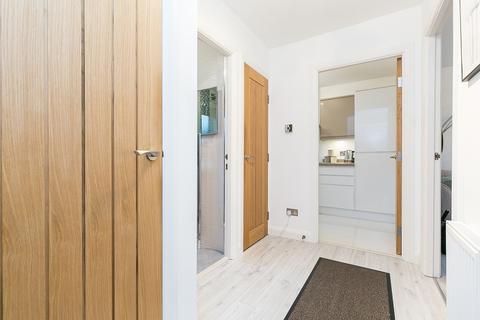 20/2 Hawkhill, Edinburgh, EH7 6LA