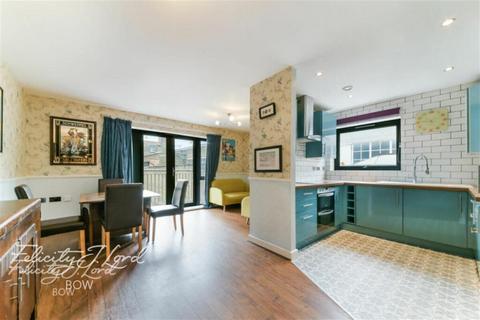 2 bedroom flat to rent, Edward Heylyn House, Thomas Frye Drive, E3