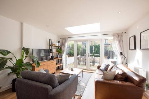 2 Charlock Close, Romford, RM3 0LE