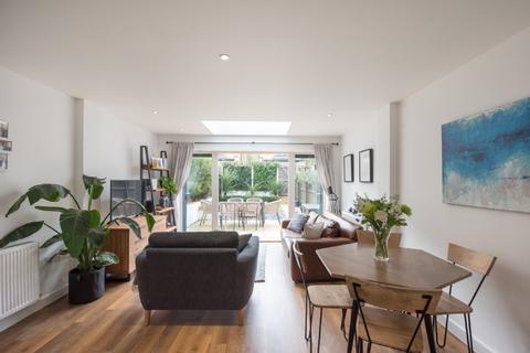 2 Charlock Close, Romford, RM3 0LE