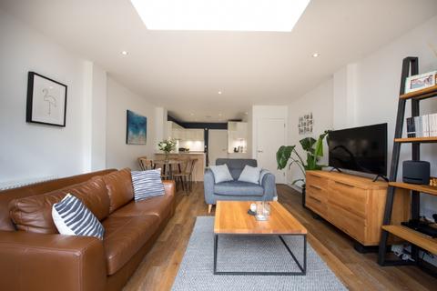 2 Charlock Close, Romford, RM3 0LE